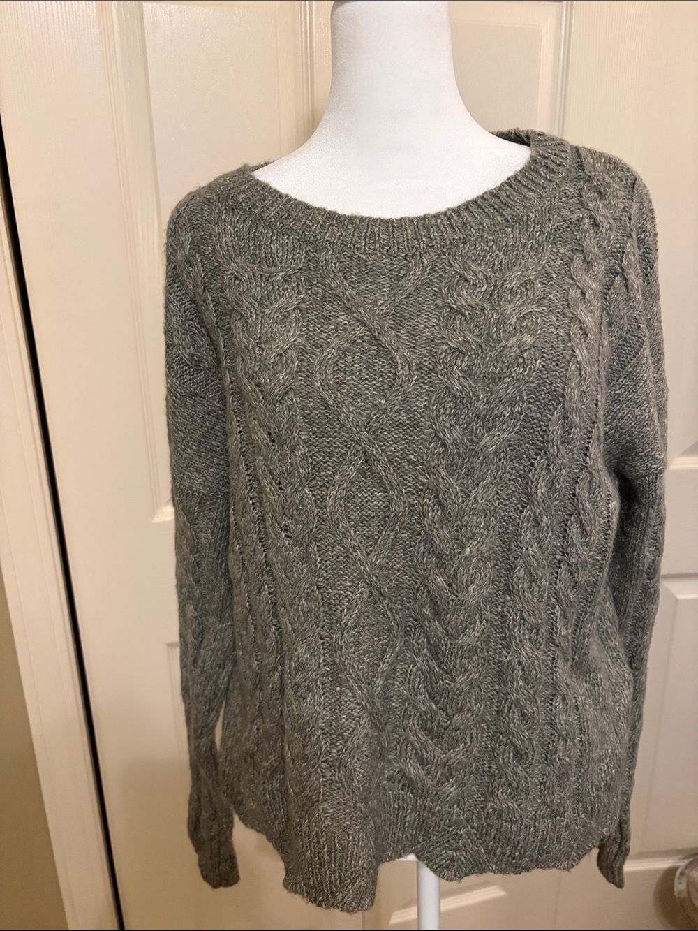 Cozy Cable Knit Women's Sweater - Gray